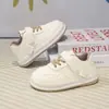 Zapatos para niñas 2026 Otoño Nuevo Estilo Zapatos de Tabla Bajos para Niños Zapatos para Niños Zapatos Deportivos Niños Medianos y Grandes Zapatos Casuales para Estudiantes