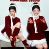 Estudio Fotográfico Nuevo Tema de Año Nuevo Traje Rojo Atmósfera Chica Dulce Interior Foto Fotografía Arte Foto Ropa