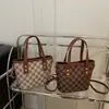 2025 Moda Verano Nuevo Bolso Pequeño Bolso Popular para Mujer Hombro Textura Portátil Nicho Bolso Cruzado Bolso Cubo