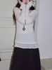 Tricô Branco de Gola Redonda com Recortes para Mulheres 2025 Início do Outono Casual Slim Sem Costas Manga Longa Top Interno