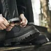 Zapatos derby de suela gruesa negros para hombre, zapatos casuales de alta gama de cuero mate que aumentan la altura, zapatos de trabajo británicos para hombre