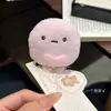 Encantos de felpa redondos de cuatro colores lindos de Sumikko Gurashi: colgantes redondos de peluche color rosa perla, amarillo, azul y marrón, pinzas para el cabello y accesorios para muñecas