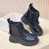 Botas Chelsea estilo britânico para meninas, nova coleção primavera/outono 2026, botas casuais da moda e versáteis para crianças, tamanhos médios e grandes, botins de couro da moda