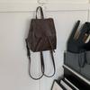 Mochila Marrom Compacta Estilo Americano Retrô Novo Modelo Outono/Inverno 2026 Ins Simples Versátil Bolsa de Ombro