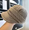 2025 Nueva Gorra de Béisbol de Lana a Rayas Otoño e Invierno Moda Versátil Cálida Cortavientos Estilo Retro Británico Gorra de Artista