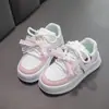 Novos Sapatos Infantis Primavera e Outono Tênis Brancos Versáteis para Meninas Moda Nicho Tendência Estudante Casual Esportivo Mocassins