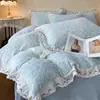 Conjunto de Quatro Peças Bordado de Veludo Leiteiro do Sul da França para o Inverno com Capa de Edredom de Renda Bordada, Espessado e Quente, Conjunto de Três Peças para Dormitórios Estudantis