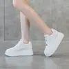 Tenis Blancos para Mujer con Aumento de Altura Oculto, Nuevo Estilo Verano 2026, Zapatos de Plataforma Casuales Versátiles Transpirables de Suela Gruesa para Mujeres Bajitas