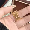 Anillo de Artesanía Cepillada Estilo Buccio Italiano con Textura Tejida y Encaje Tallado, Exquisito Estilo Palaciego Retro Clásico