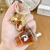 Chaveiro de Garrafa de Areia Líquida Estilo Americano Laranja Luckin C Preenchido com Óleo Acrílico, Chaveiro Popular de Xícara de Café para Homens e Mulheres