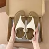 Sandalias de cuña de estilo romano para exteriores de nicho para mujer, chanclas elegantes de estilo francés para mujer, Verano 2026