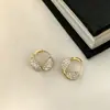 Ear Cuff Zircônia Torcida em Forma de C Personalizado Design Simples de Alto Padrão para Mulheres Luxo Leve Temperamento Único Brinco Versátil Exquisito
