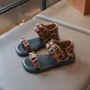 Sandálias Versáteis para Meninas Moda Francesa 2026 Verão Novo Fivela de Couro Sapatos Romanos Salto Plataforma Grosso Sandálias de Dedo Aberto