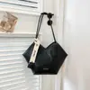 Bolsa Tote Retrô de Grande Capacidade Clássica Nova Verão 2025 Bolsa de Ombro com Textura de Alta Qualidade Versátil para o Dia a Dia Bolsa de Braço