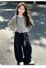 Conjunto de Moletom com Capuz Listrado Estiloso e da Moda para Meninas Outono e Primavera Meninas Crianças Maiores Calças Casuais de Perna Larga Roupa de Outono para Crianças Tendência