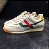 Sapatos Brancos de Couro Bovino de Primeira Camada para Mulheres com Forro Simples e Veludo Respirável Lançamento Primavera/Verão 2025 Novo Estilo Esportivo Casual com Sola Grossa Sapatos Forrest Gump