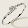 Pulseira de Zircônia Estilo Luxo Leve de Nicho Europeu e Americano Transfronteiriça com Toque de Alto Padrão, Pulseira Aberta em Forma de Cravo Cravejada com Diamantes para Casamentos e Eventos Noturnos, Joias Femininas
