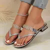 Nuevas chanclas planas cómodas de tacón bajo con pedrería, estilo europeo y americano, para mujer, sandalias casuales de playa para combinar con faldas