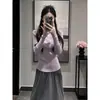 Camiseta Básica de Punto Irregular Estilo Lujo para Mujer, Corte Ajustado, Top Favorecedor, Suéter Suave para Otoño e Invierno, Manga Larga Pura y a la Moda