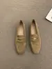 Zapatos planos retro estilo francés para mujer, corte bajo, nuevo modelo primavera 2025, elegantes mocasines negros slip-on de suela blanda