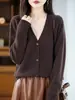 Top afinação camada interna 10 para outono e inverno, suéter de lã elegante slim-fit, peça dupla falsa de lã para o trabalho com decote V