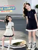 Conjunto de Ropa para Niñas 2026 Nuevo Estilo de Verano para Niñas Mayores, Elegante Conjunto de Dos Piezas con Falda Plisada de Manga Corta, Ropa de Verano Estilo Coreano para Niños