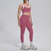 Sujetador deportivo de tiras cruzadas color contrastante efecto piel leggins ajustados pantalones de nueve puntos moldeadores de cintura alta pantalones largos deportivos conjunto de yoga