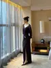 Design de Nicho Estilo Shen Jie 26Ss Tricô Reversível com Decote V, Renda com Corrente Bordada, e Saia Longa