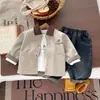 Conjunto de Tres Piezas de Chaqueta de Dibujos Animados para Niños Novedades de Otoño 2026 Rompevientos Casual para Niños Pequeños Conjunto de Jeans para Bebé
