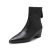 Botines de punta fina estilo europeo para mujer, novedad de otoño, botines de tacón bajo con temperamento para el trabajo, cómodos, versátiles, adelgazantes