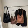 Bolsa Saco de Camurça Vintage para Mulheres Novo Modelo 2025 Bolsa de Ombro de Luxo Leve Bolsa Transversal Fashion