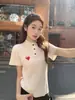 Top de punto trenzado para mujer de manga corta estilo Old Money con bordado de corazón, Camiseta interior de verano con botones y cuello medio abierto, Moderno