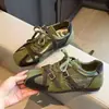 Zapatillas de entrenamiento alemanas de color block retro para mujer, nuevo modelo de otoño 2026, con cordones, suela plana, versátiles, deportivas casuales, a la moda