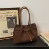 Bolsa tote feminina vintage de grande capacidade, bolsa de ombro casual simples popular para o dia a dia, bolsa de mão versátil e elegante