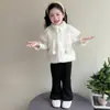 Abrigo de Piel Sintética para Niña Otoño/Invierno 2026 Chaleco Peludo Elegante para Bebé con Forro Polar Conjunto de Tres Piezas Engrosado Ropa de Invierno