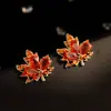 Brincos de Folha de Bordo com Zircônia Vermelha Nova e Agulha de Prata 925 Brincos de Folha Vermelha com Micro-Set de Diamante Populares no Tiktok para Mulheres