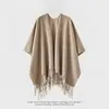 Fábrica de Origem Outono e Inverno Capa de Cor Sólida para Roupa Exterior com Lã, Xale Popular com Bainha Dividida, Quente e Resistente ao Frio, Capa com Toque de Alta Qualidade