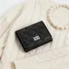 Carteira Feminina Acolchoada Estilo Japonês Inspirada na Chanel, Sensação de Luxo, -1925.999999999% de desconto Dobrável Curta Porta-Moedas Luxuoso Minimalista, Transfronteiriço