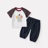 Conjunto de Camiseta de Color Bloque de Dibujos Animados Delgado de Verano para Bebés y Niños Pequeños, Elegante Conjunto de Dos Piezas de Camiseta Corta a Rayas Estilo Coreano y Pantalones Jogger