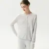 Nova coleção outono e inverno: cardigã feminino de cashmere com gola redonda, fino e leve, apresentando barra enrolada, cor sólida e um design de tricô solto