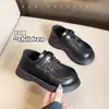 Sapatos de Couro para Meninas 2026 Novo Modelo Primavera e Outono Sapatos para Apresentação Escolar Infantil para Crianças Maiores, Mocassins Pretos com Solado Macio