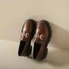 Zapatos de cuero para mujer talla grande estilo británico transfronterizos, novedad primavera 2025 estilo JK japonés con suela gruesa sin cordones, mocasines franceses