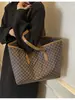 La popular bolsa grande para mujer de este año es la nueva bolsa tote versátil de estilo vintage para el día a día 2026 con un elegante estampado y correa para el hombro