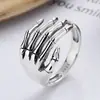 Anel de Dedo Indicador Prata 925 Esterlina Caveira Mão Design Vintage Desgastado Tendência Masculino Personalizado Estilo Escuro Joia de Prata Atacado