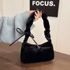 Bolsa de Axila de Pelúcia Transfronteiriça 2025 Nova Tendência Moda Pequena Bolsa Feminina Simples de Alta Qualidade Versátil Portátil Bolsa de Ombro