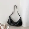 Bolso de hombro plisado de diseño de nicho 2026 para el día a día, nuevo y elegante, bolso de axila moderno de PU de color sólido