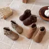 Botas para meninas 2026 outono e inverno novos sapatos infantis couro macio botas de tornozelo retrô botas simples para bebês botas Birkenstock estilosas