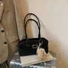 Bolsa de Axila Retrô de Luxo para Mulheres Outono/Inverno 2025 Nova Moda Bolsa de Ombro Satchel Bolsa Baguete de Nicho para o Dia a Dia
