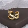 Versión coreana de la línea del anillo retorcido para mujer, temperamento simple, moda, anillo geométrico, transfronterizo, en stock, primera generación de envío