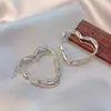 Pendientes de Aro en Forma de Corazón Estilo Dulce y Fresco Versátiles Minimalistas Pendientes de Aro Grandes Adelgazantes de Rostro Lujo Ligero Gama Alta Otoño e Invierno Pendientes Exagerados